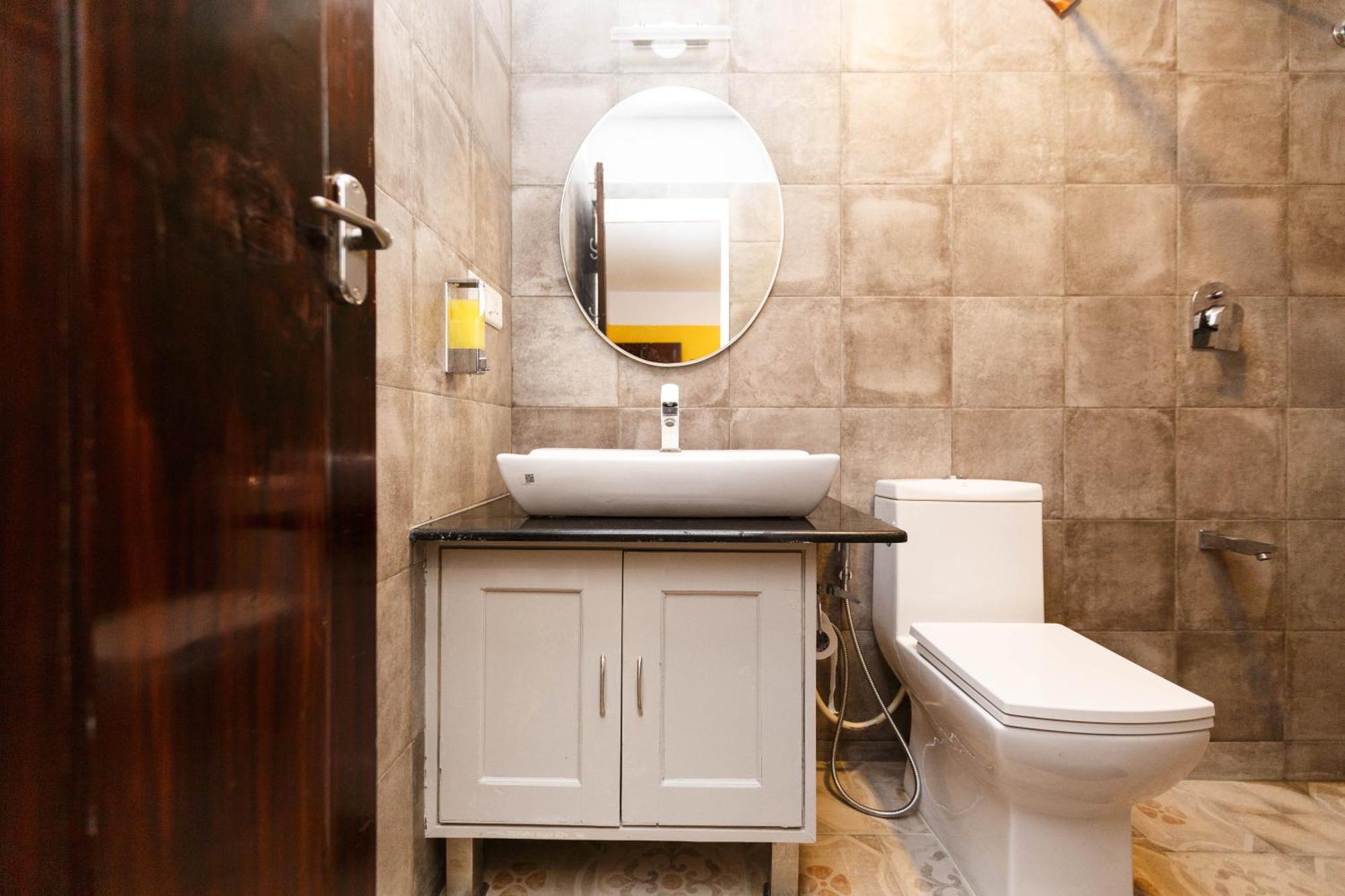 Locul Uptown - Near Bangalore Palace Grounds Екстериор снимка